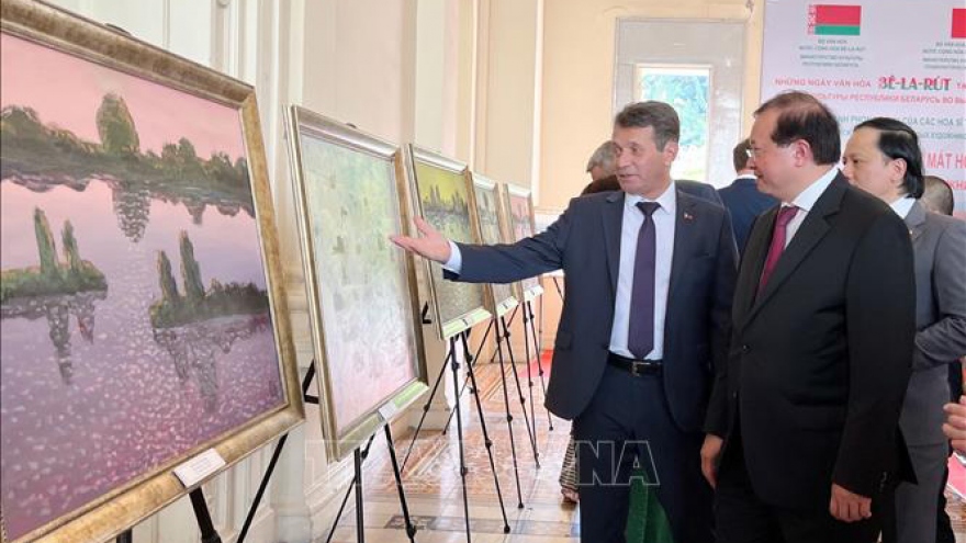 Painting exhibition displaying Belarusian landscapes opens in HCM City